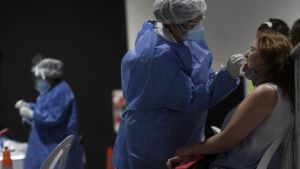 Coronavirus: murieron otras 155 personas y se detectaron 7477 nuevos casos en el país