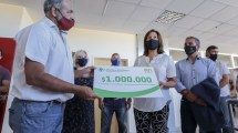 Imagen de La Provincia entregó un millón de pesos a la Universidad de Río Negro