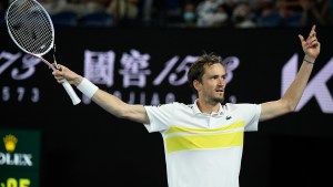 Medvedev venció a Tsitsipas y jugará la final de Australia con Djokovic