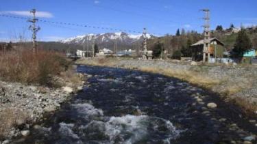 El bajo caudal del río Ñireco afecta a los barrios de Bariloche en la provisión de agua potable. Foto: archivo