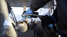 Imagen de Los combustibles volverán a aumentar este fin de semana y el gasoil premium superará los $100 en Río Negro y Neuquén