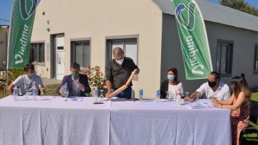 La apertura de sobres fue presidida por el intendente Pesatti. Foto: gentileza.