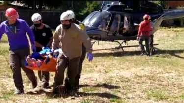 Los rescatados el sábado tenían heridas de distinta consideración y fueron trasladados en helicóptero a San Martín (Parque Nacional Lanín)