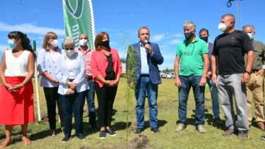 Pesatti y Carreras durante el acto que se realizó en el parque Jorge Ferreira. Fotos: Marcelo Ochoa.