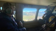 Imagen de Fernández sobrevoló zonas afectadas por incendios y anunció ayuda para la región