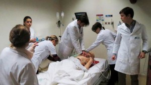 Implementan centros de simulación con maniquíes robotizados para enseñar prácticas médicas