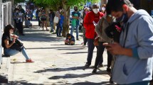 Imagen de A un día del inicio de clases, padres esperan una vacante en Bariloche
