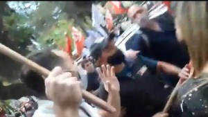 Momentos de violencia en la marcha presencial en Neuquén por el 24 de marzo