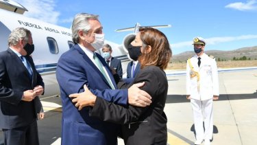 La gobernadora Arabela Carreras djo que finalmente viajará con el presidente Alberto Fernández.