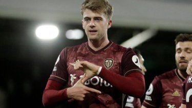 Patrick Bamford, el goleador del Leeds, abrió la cuenta para su equipo ante el Fulham.