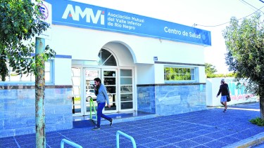El Centro de Salud de AMVI en Viedma. Esta mutual advierte que si continúa el desfasaje se complica mantener ese servicio. Foto: Marcelo Ochoa.