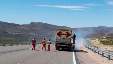 El tramo de pavimento entre Comallo y el acceso al Campo Experimental de INTA, en cercanías de Pilcaniyeu Viejo fue habilitado hace tres años. Foto: gentilez. 