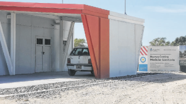 En Las Grutas el edificio está enfrentado al nuevo hospital que se construye. Foto: Martín Brunella 