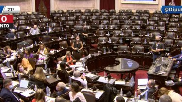 La oposición quiso adelantarse a la sesión del sábado. (Captura).-