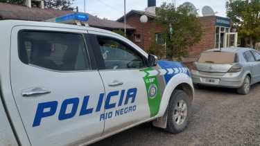 La policía investiga el robo tipo comando de tres camiones en un establecimiento de Valle Azul. (Foto Néstor Salas)
