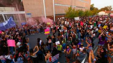 El reclamo por los casos impunes llegó a las puertas del Poder Judicial. (Foto: Juan Thomes)