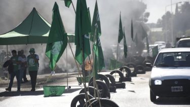 ATE Río Negro anunció que cortará los puentes que unen Neuquén y Cipolletti, también Viedma - Carmen de Patagones y en Bariloche. (Archivo Florencia Salto).-