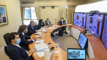 Presidente y gobernadores analizan las medidas a tomar ante la posibilidad del surgimiento de una segunda ola de casos de coronavirus. (Gentileza).-