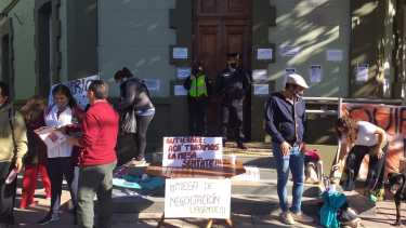 Los trabajadores de Salud autoconvocados de Neuquén solicitan ser incluidos en la negociación salarial. (archivo)