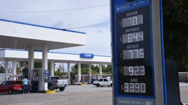 El precio más caro para la nafta premium de YPF está en Cutral Co: 84,4 pesos. Foto: Florencia Salto.