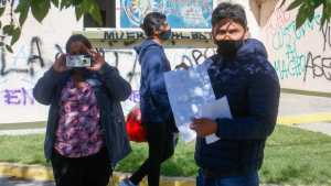 Más intimidación contra RÍO NEGRO: en la puerta de la comisaría Tercera y frente a la casa de un fotógrafo