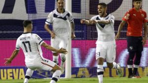 Vélez venció a Independiente y manda en soledad en la Zona 2 de la Copa de la Liga