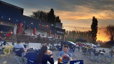 Regina adhirió al nuevo horario de restricción de circulación nocturna. (Foto Néstor Salas)