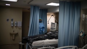 Por qué el colapso sanitario en Brasil está complicando a la región