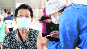 Qué pasa con los que deben aplicarse la segunda dosis de AstraZeneca