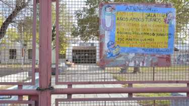 Padres y madres reclaman la vuelta de las clases presenciales (Foto archivo: Yamil Regules).