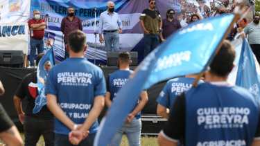 Las remeras de los delegados presentes llevan la inscripción de "Guillermo Pereyra Conducción". (Foto: gentileza)
