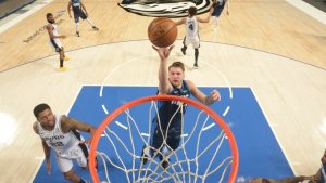 Dallas y Memphis ganaron en el regreso de la NBA