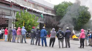 Afiliados a ATE reclamaron en la semana por una mejora salarial en los sueldos municipales de Regina. 