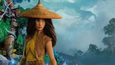 El filme se sitúa en el reino fantástico de Kumandra, inspirado en las culturas del sudeste asiático, donde las personas convivían en armonía con los dragones.