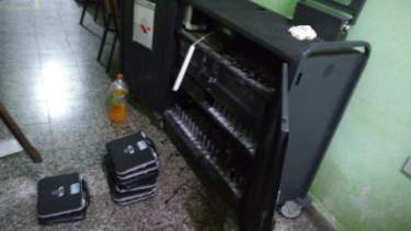 De 36 netbooks que tenía la Escuela Primaria N° 279 de Regina, solo le quedaron 9 equipos. (Foto Néstor Salas)