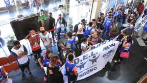 Ataque a Río Negro: a casi un año, formularon cargos a Miguel Báez por instigar los hechos de violencia