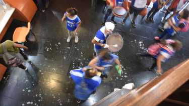 Con total impunidad, los miembros de ODEL provocaron destrozos, agredieron y amenazaron a trabajadores de RÍO NEGRO.
