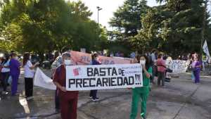 Mientras Carreras habla se manifiestan hospitalarios, UPCN y autoconvocados