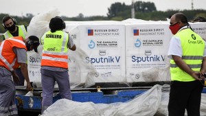 Unas 800 mil dosis de vacunas Sputnik llegarán esta noche desde Moscú