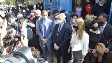 El gobernador y el ministro en el primer viaje simbólico. (Yamil Regules)