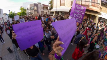 La columna tuvo su paso por el centro de la capital rionegrina. Foto: Pablo Leguizamon.