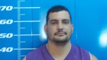 Imagen de Limaron los barrotes y redujeron a los guardias para fugarse de una comisaría de Plaza Huincul, ahora los buscan con perros