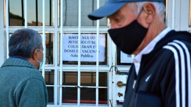 La convocatoria es para recibir la primera dosis de la vacuna. Foto: Marcelo Ochoa.