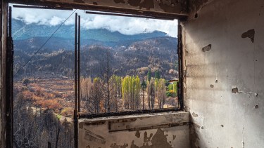 Así quedó la casa en Golondrinas, a unos 10 km de Lago Puelo. Foto: Ricardo Kleine Samson.
