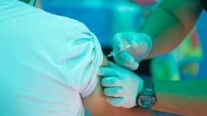 En 15 días, se colocaron 3.200 vacunas antigripales en Roca y esperan más stock
