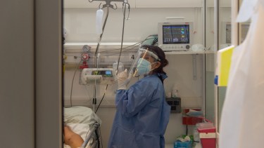 A pesar de la fuerte suba de los contagios por covid-19 en Bariloche, las unidades de terapia intensiva no están colapsadas por el momento. (foto de archivo)