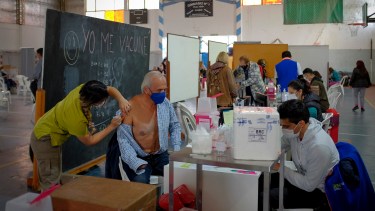 La vacunación contra el coronavirus se realiza en Bariloche en el gimnasio municipal 1. Archivo