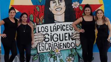 Clavelinas se presenta este sábado en el Complejo Cultural Cipolletti.