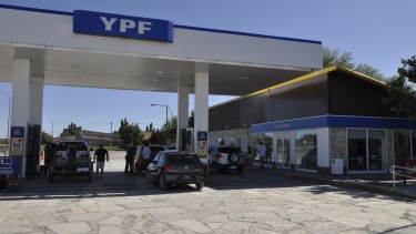 La única estación de servicios de Los Menucos no tiene combustible desde hace dos días. Foto: José Mellado.