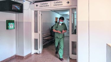 La mujer permanece internada en la terapia intensiva del hospital Ramón Carrillo de Bariloche. (foto de archivo)